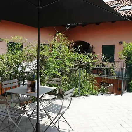 La Casa Di Ringhiera Alba